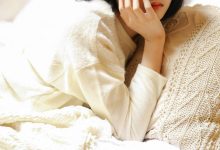 短发美女慵懒清新美女居家写真-美图岛
