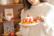 毛衣美女温婉迷人居家写真图片-美图岛