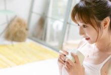 吊带热裤美女酥胸美腿性感写真图片-美图岛