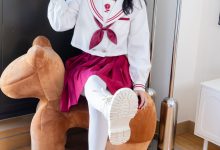 [BoBoSocks袜啵啵] NO.545 奶油-白色马丁靴、厚白丝、jk制服、瑜伽动作时用老头乐挠脚剧情[144P-1V-5.08G]-美图岛